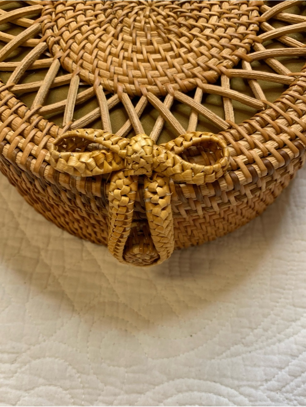 Versona Starburst Round Handcrafted Rattan Crossbody Bag  with Bow Shaped Clasp - Picture 6 of 13